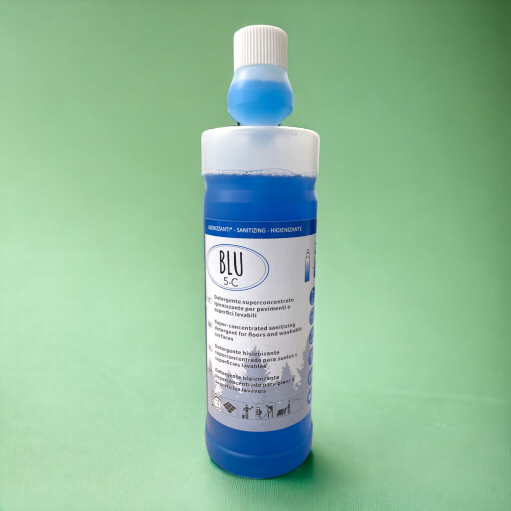 Produto de limpeza Detergente Lava-Tudo Higienizante Pavimento concentrando Blu 5-C